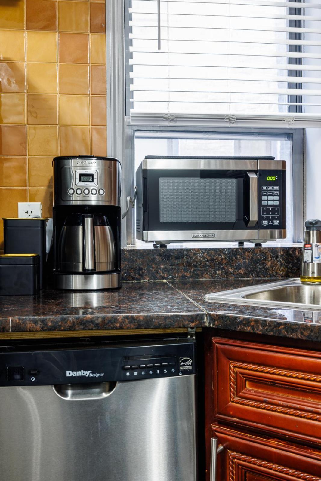 Inspire The Vibrant Energy Of Uws Appartement *